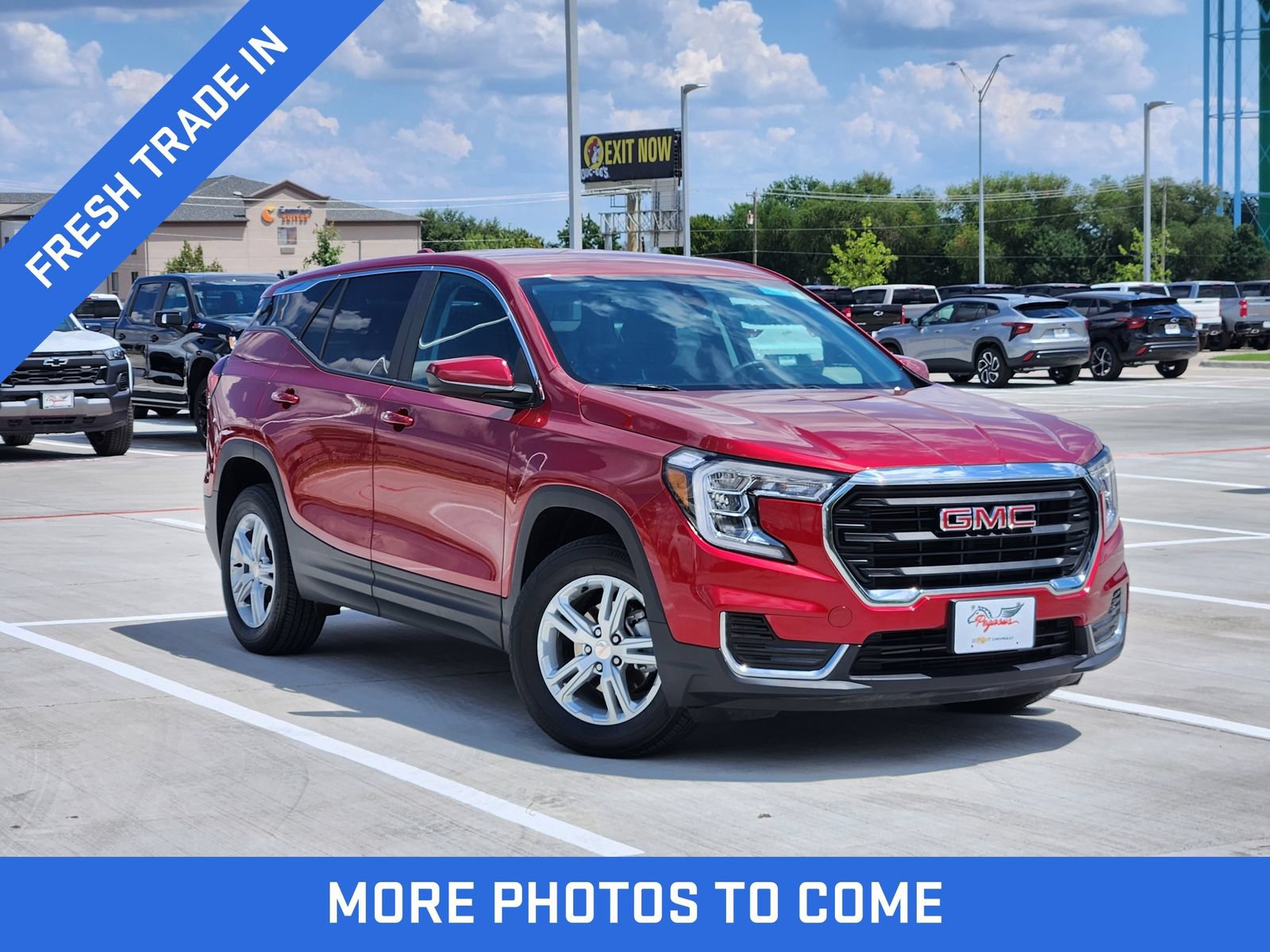 Used 2024 GMC Terrain SLE AWD/4WD image 1