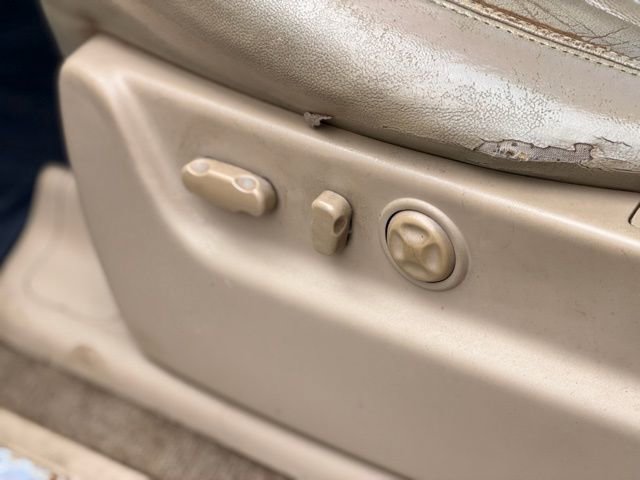 Used 2011 Chevrolet Suburban LTZ image 4