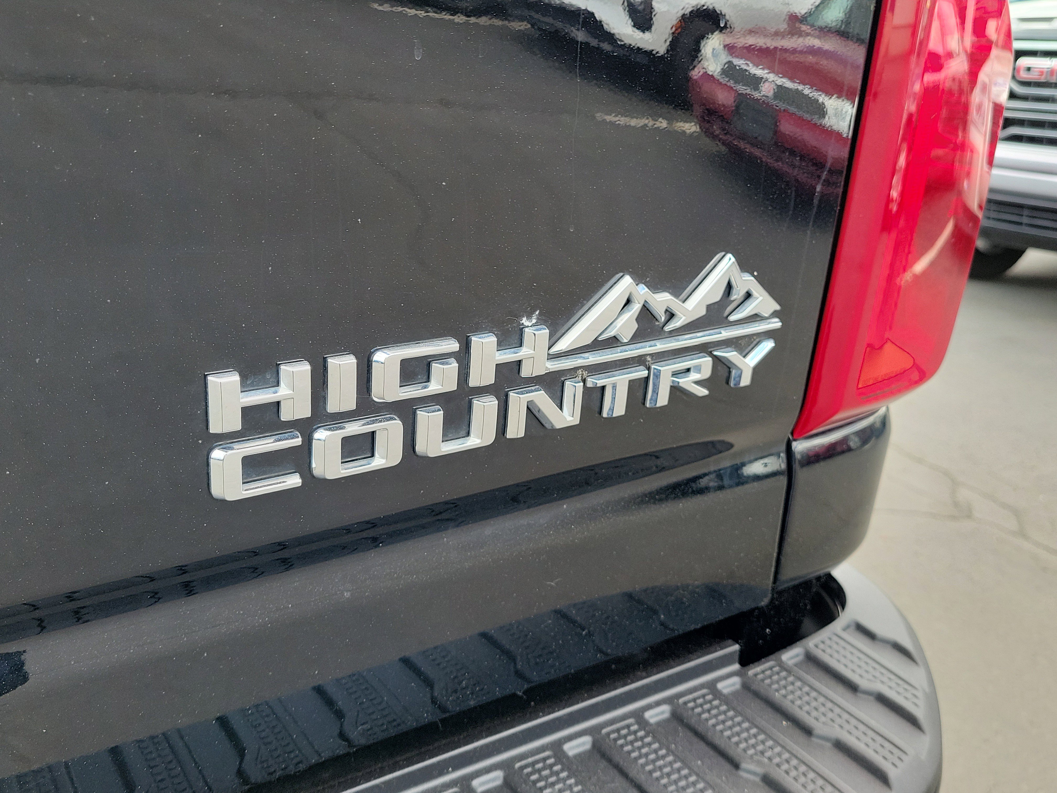 Used 2025 Chevrolet Silverado 3500 High Country w/ High Country Premium Package AWD/4WD image 6