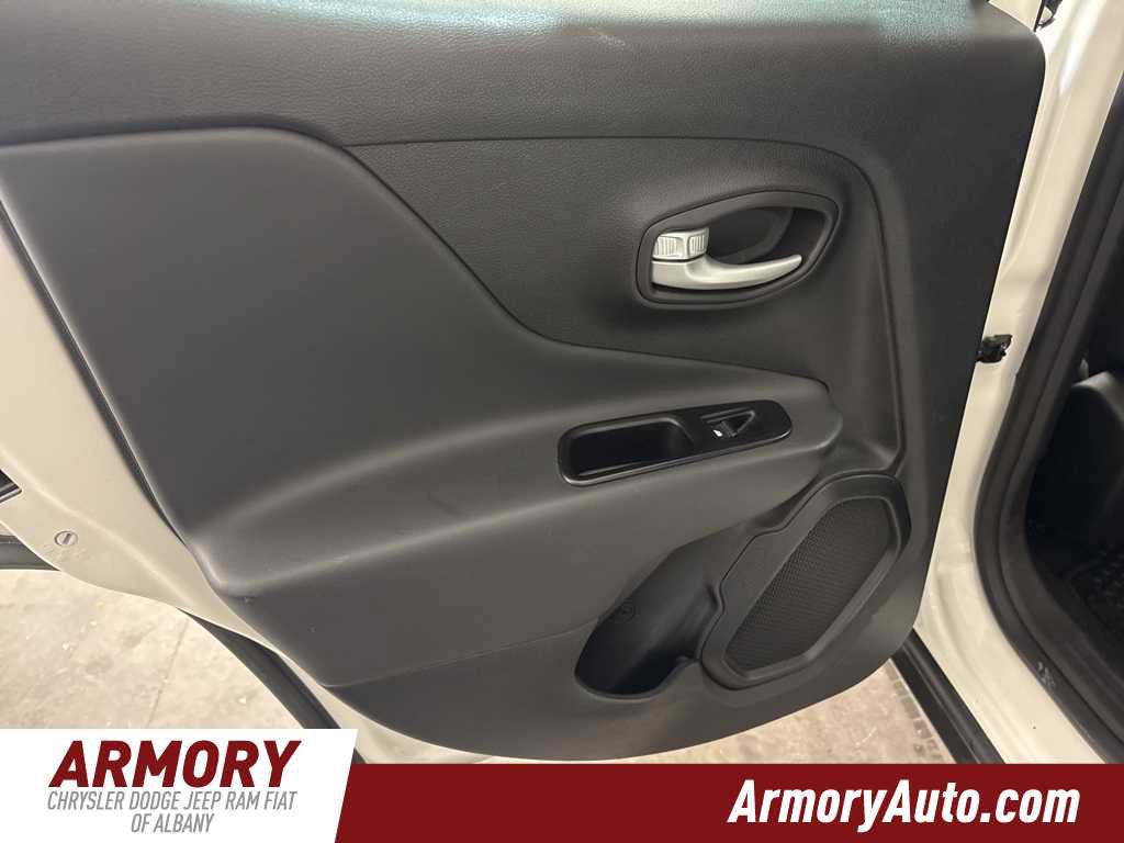 Used 2023 Jeep Renegade Latitude image 24