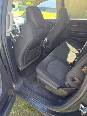 Used 2011 Chevrolet Traverse LT image 16