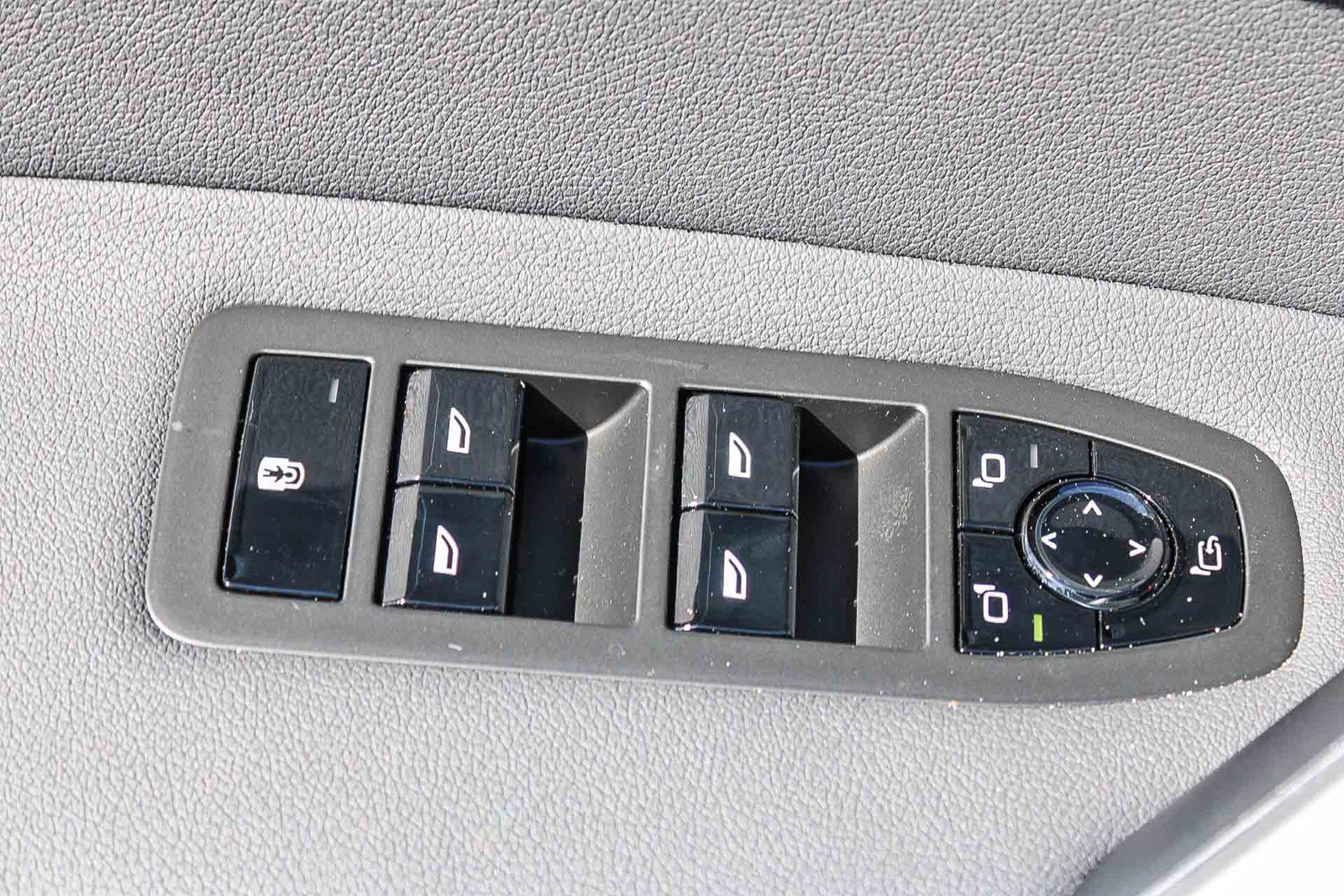 New 2026 BMW iX M70 image 20