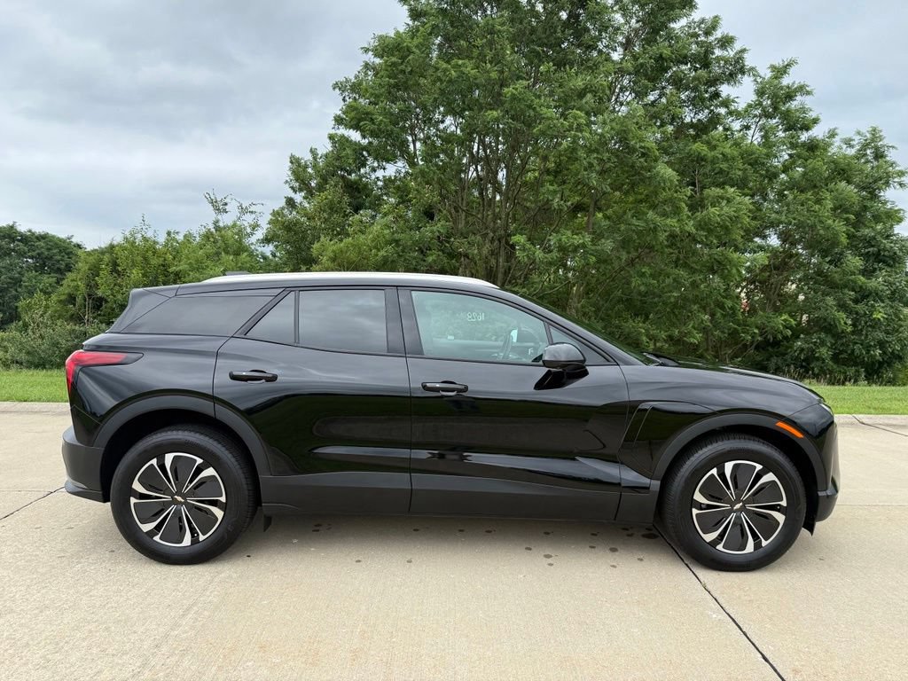 Used 2025 Chevrolet Blazer EV LT AWD/4WD image 2