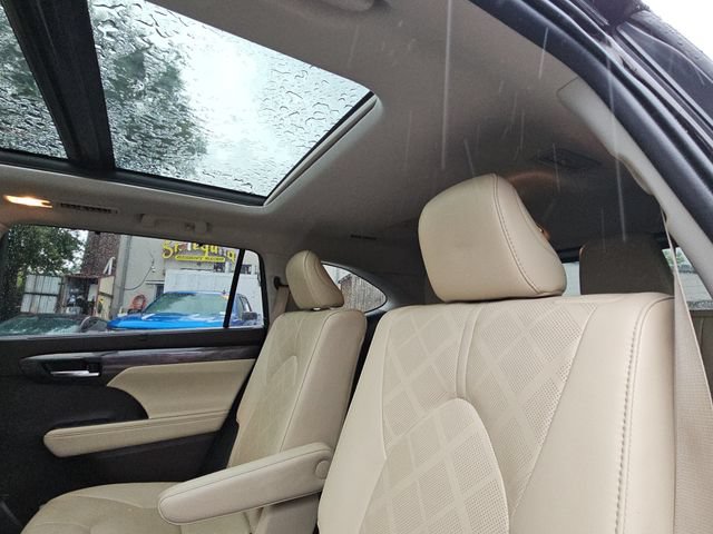 Used 2021 Toyota Highlander Platinum FWD image 15