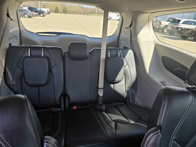 Used 2024 Chrysler Pacifica Touring-L image 23