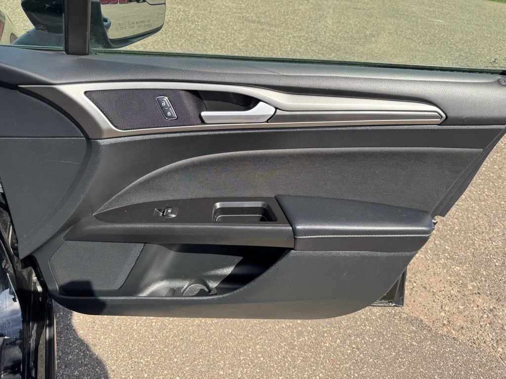 Used 2017 Ford Fusion SE w/ Equipment Group 601A image 34