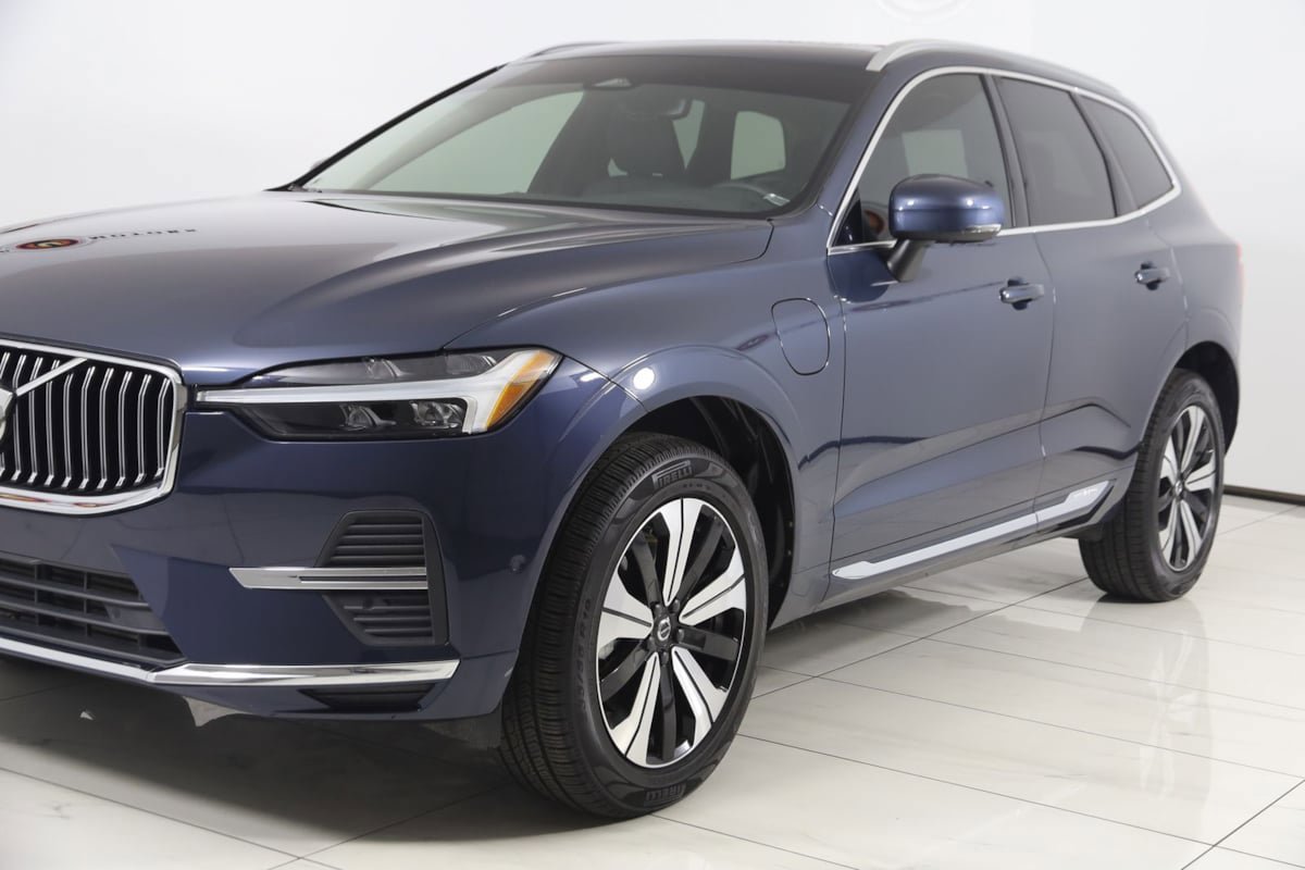 Used 2023 Volvo XC60 T8 Plus AWD/4WD image 52