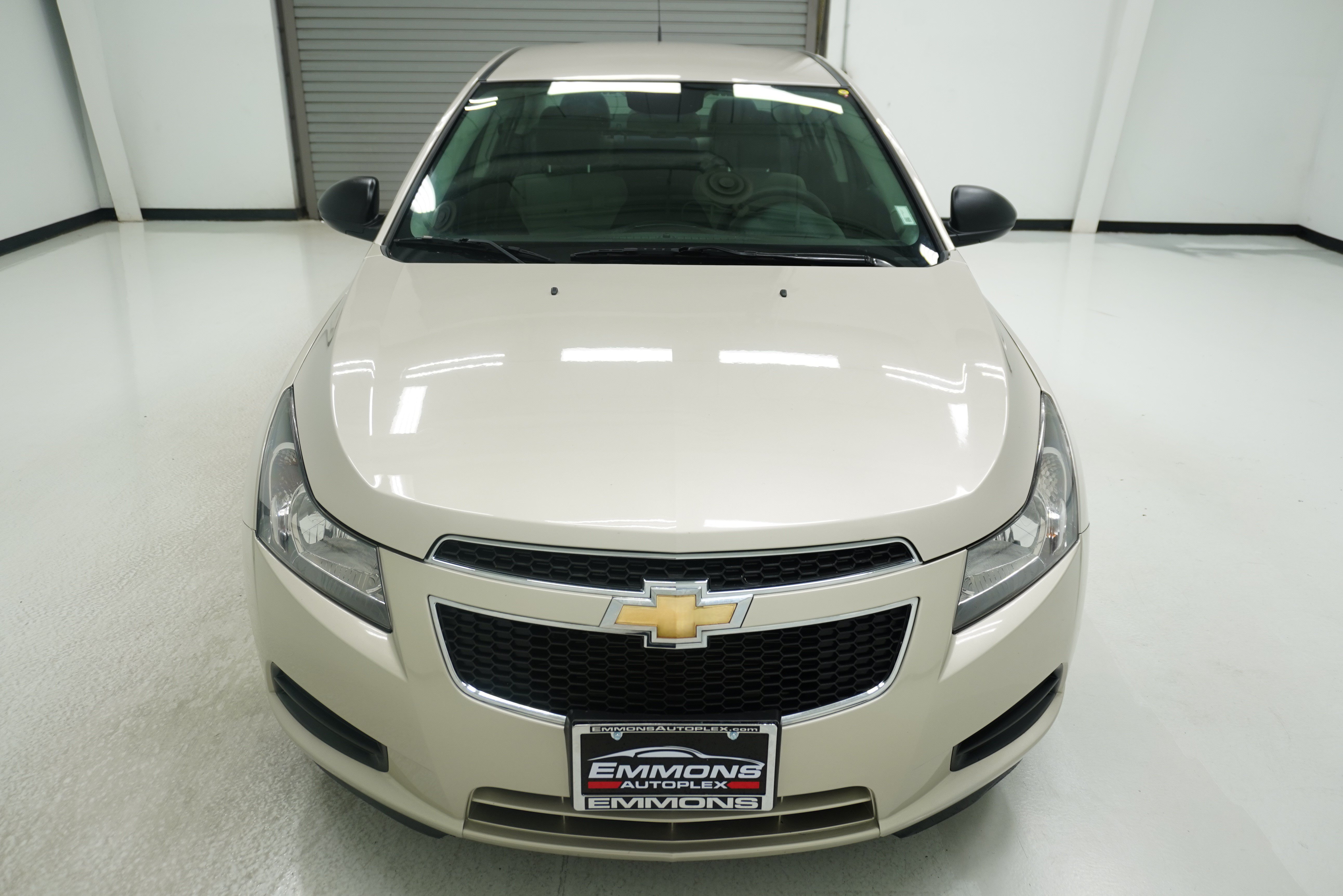 Used 2014 Chevrolet Cruze LS FWD image 2