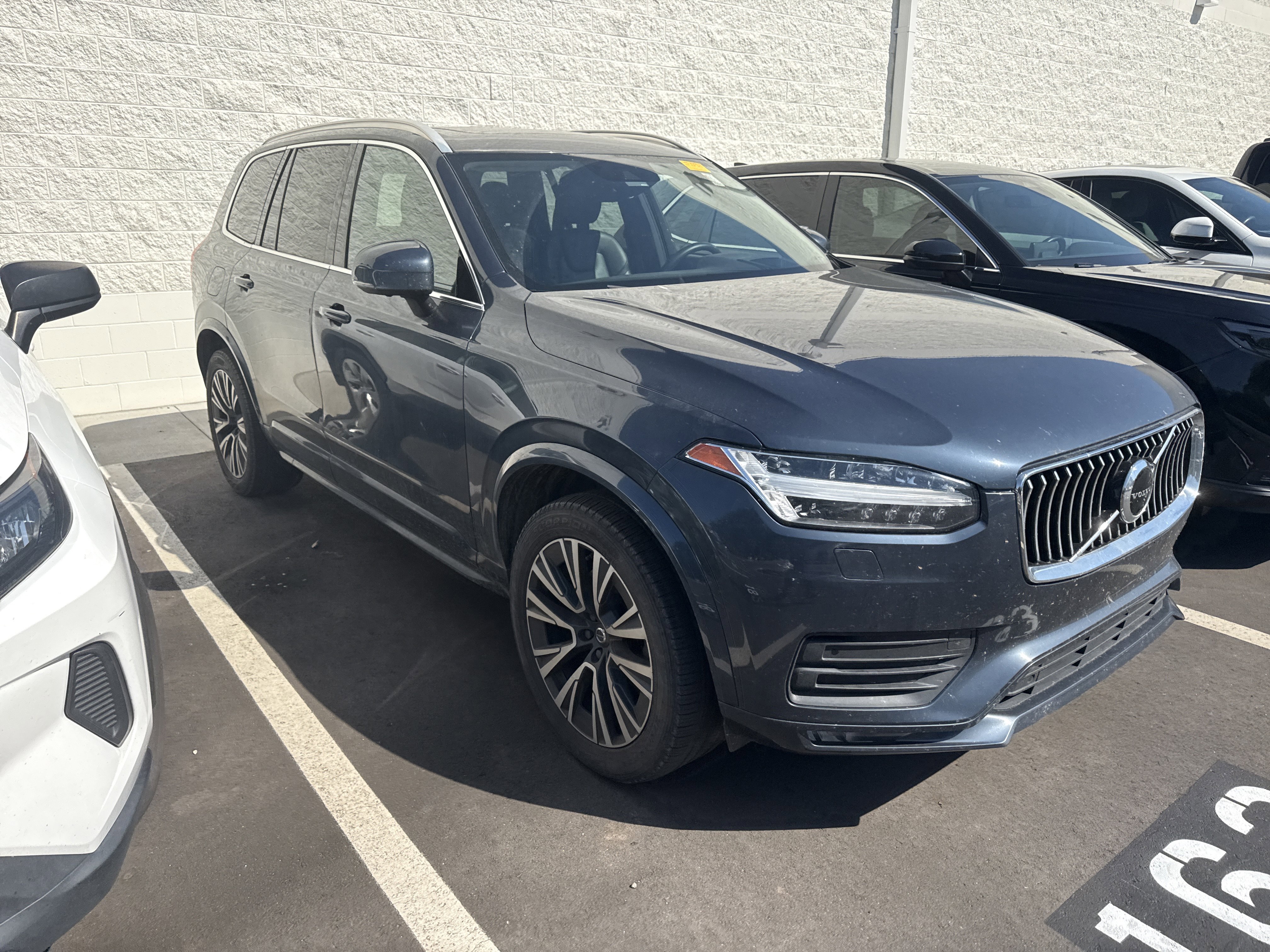 Used 2021 Volvo XC90 T6 Momentum w/ Advanced Package AWD/4WD image 5