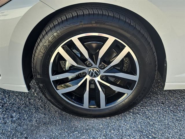 New 2025 Volkswagen Jetta SE image 9