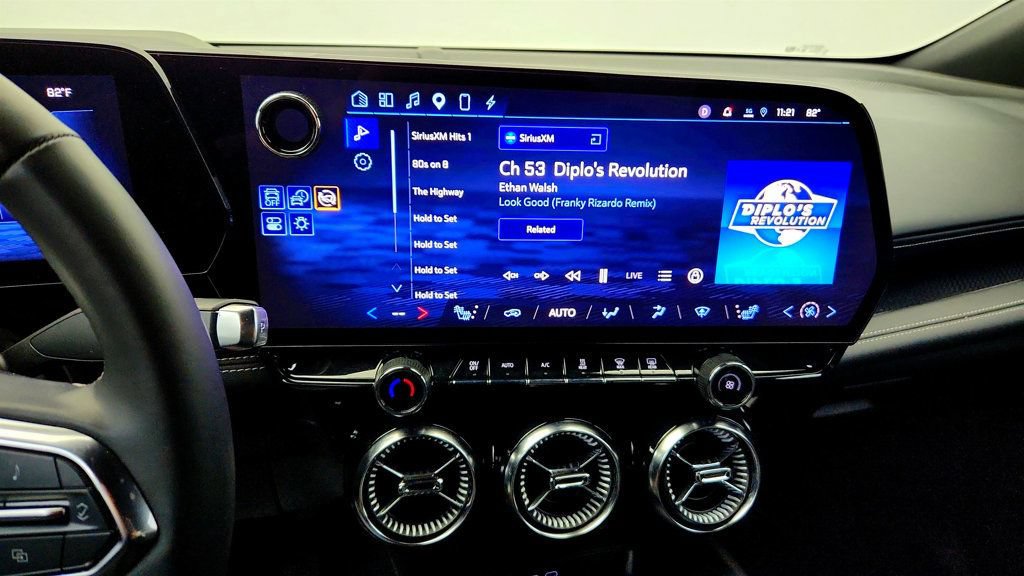 Used 2024 Chevrolet Blazer EV LT AWD/4WD image 17