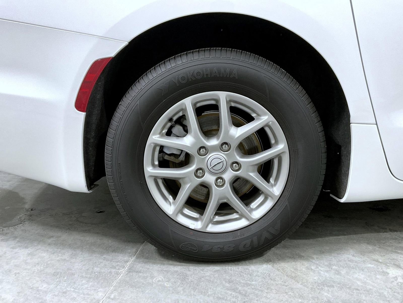 Used 2025 Chrysler Pacifica Select image 24