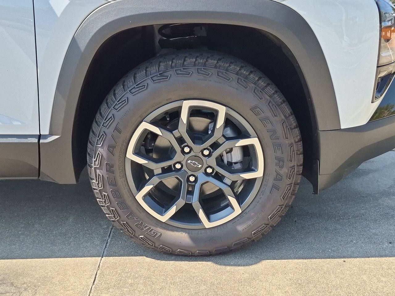 New 2026 Chevrolet Equinox ACTIV w/ Convenience Package III FWD image 8