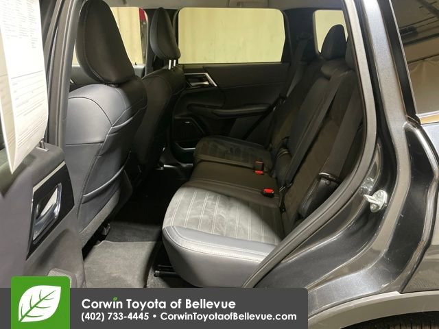 Used 2025 Mitsubishi Outlander SE image 24