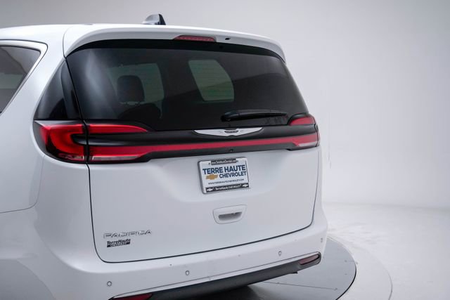 Used 2024 Chrysler Pacifica Touring-L image 5