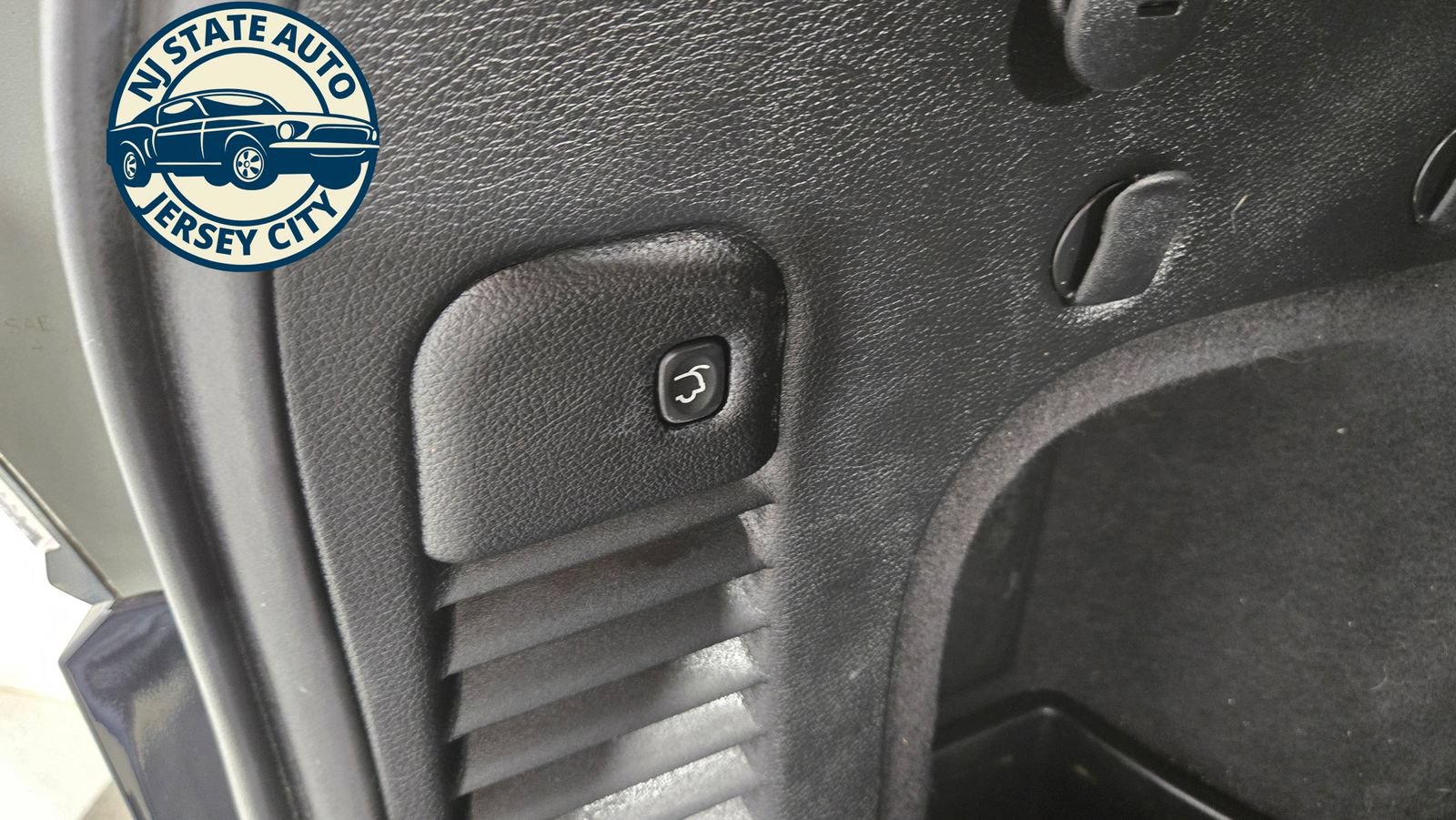Used 2017 Jeep Grand Cherokee Overland AWD/4WD image 40