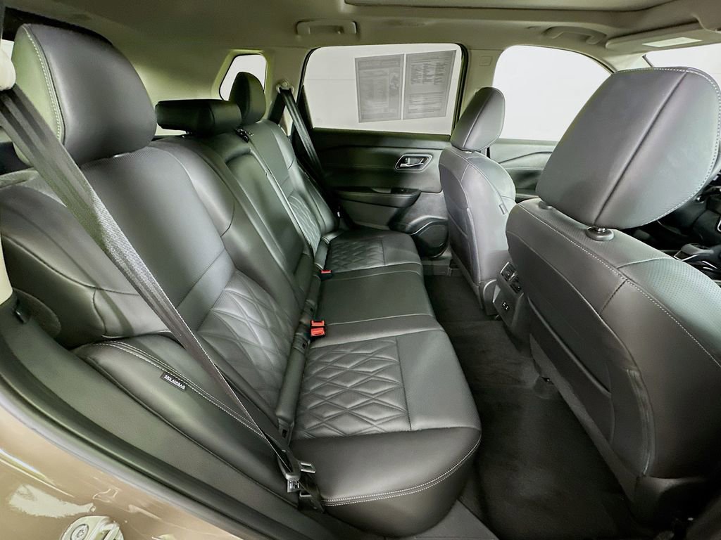 Certified 2024 Nissan Rogue Platinum image 37