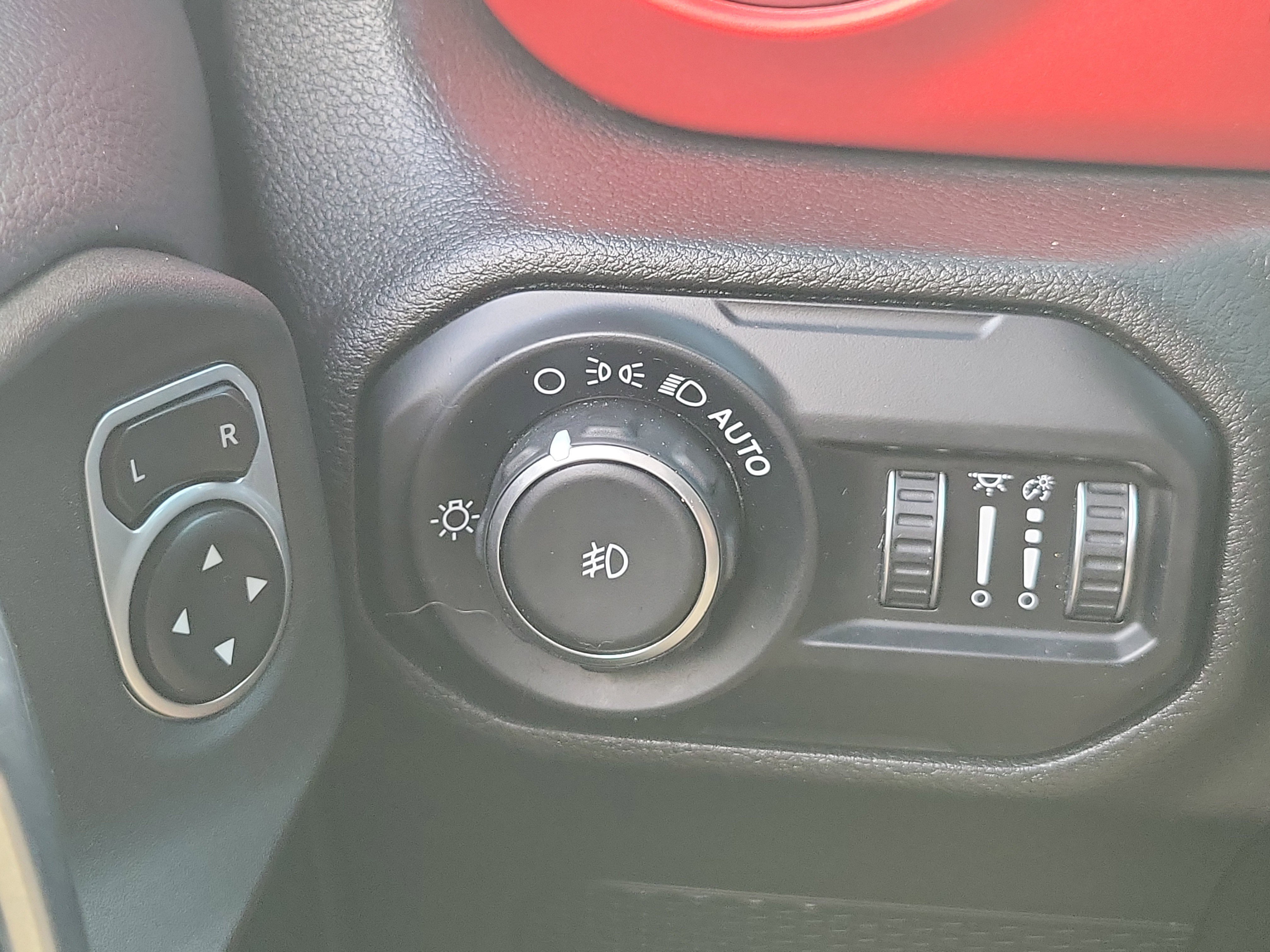 Used 2018 Jeep Wrangler Unlimited Rubicon w/ Dual Top Group image 26