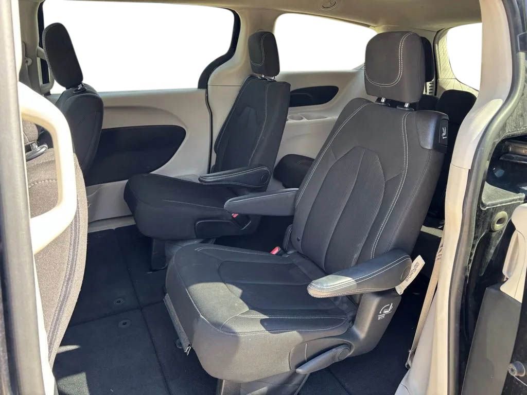 Used 2023 Chrysler Voyager LX FWD image 27
