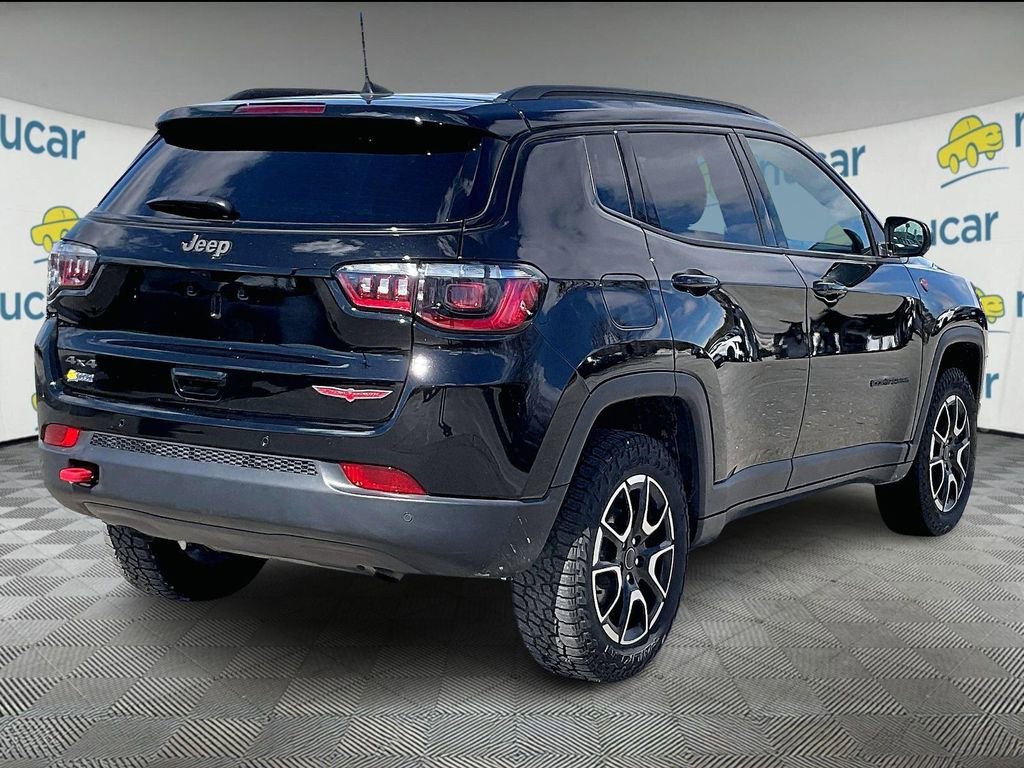 Used 2025 Jeep Compass Trailhawk image 6