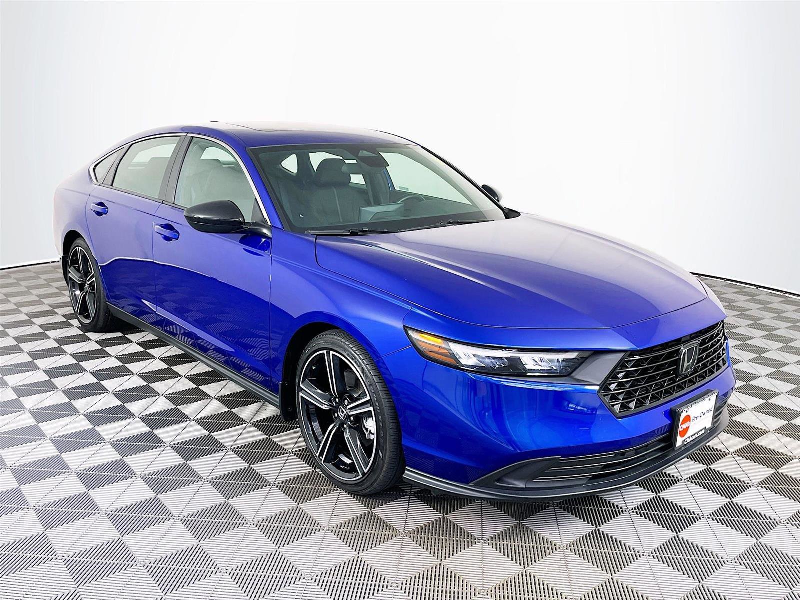 Used 2025 Honda Accord Sport image 1