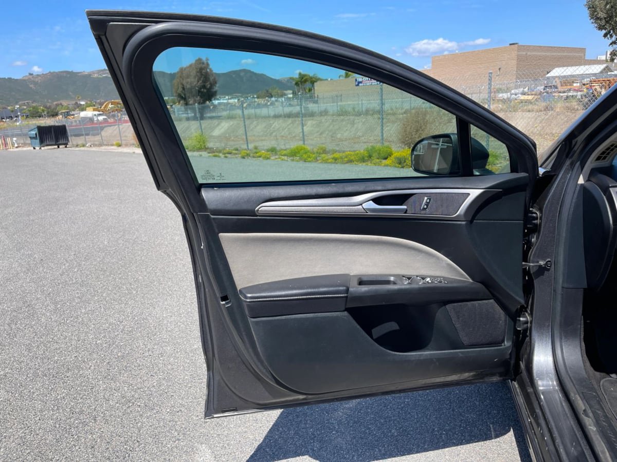 Used 2017 Ford Fusion S FWD image 27
