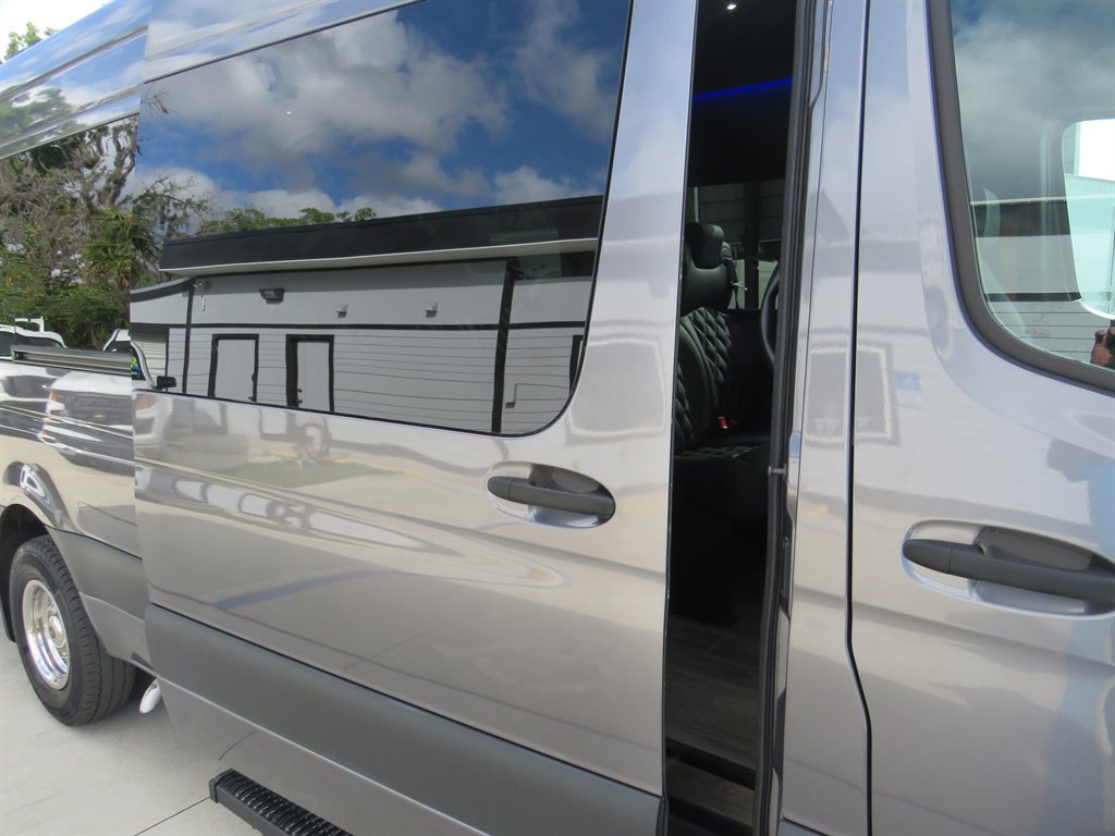 Used 2022 Mercedes-Benz Sprinter 4500 image 14