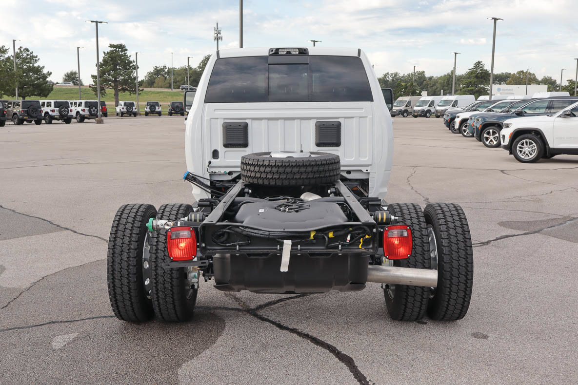 New 2027 RAM 5500 4x4 Crew Cab w/ Laramie Trim Package image 5