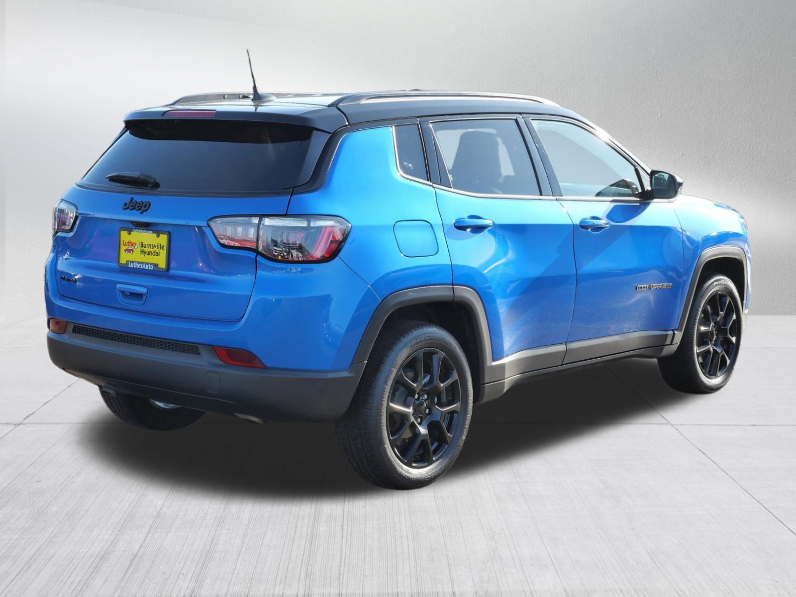 Used 2023 Jeep Compass Altitude w/ Convenience Group AWD/4WD image 7