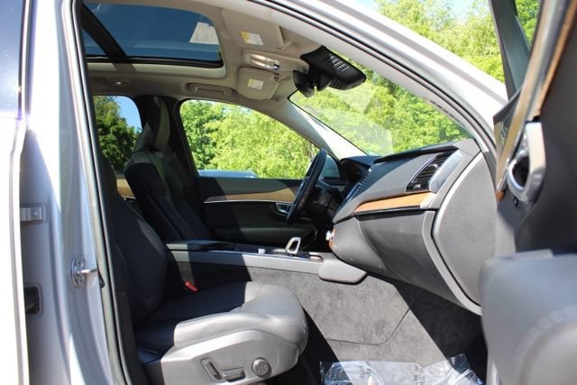 Certified 2023 Volvo XC90 B6 Plus w/ Protection Package Premier AWD/4WD image 17