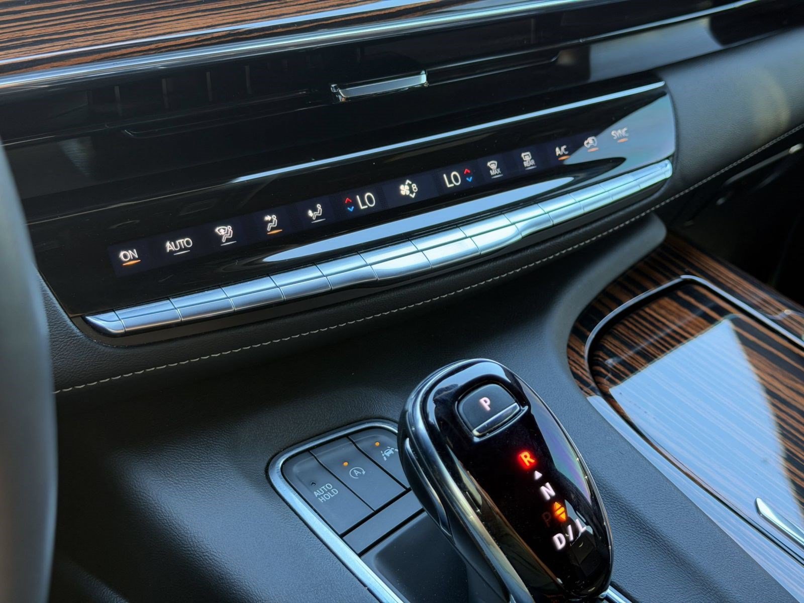 Used 2023 Cadillac Escalade Luxury AWD/4WD image 17