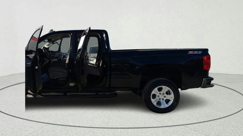 Used 2017 Chevrolet Silverado 1500 LT w/ All Star Edition AWD/4WD image 11