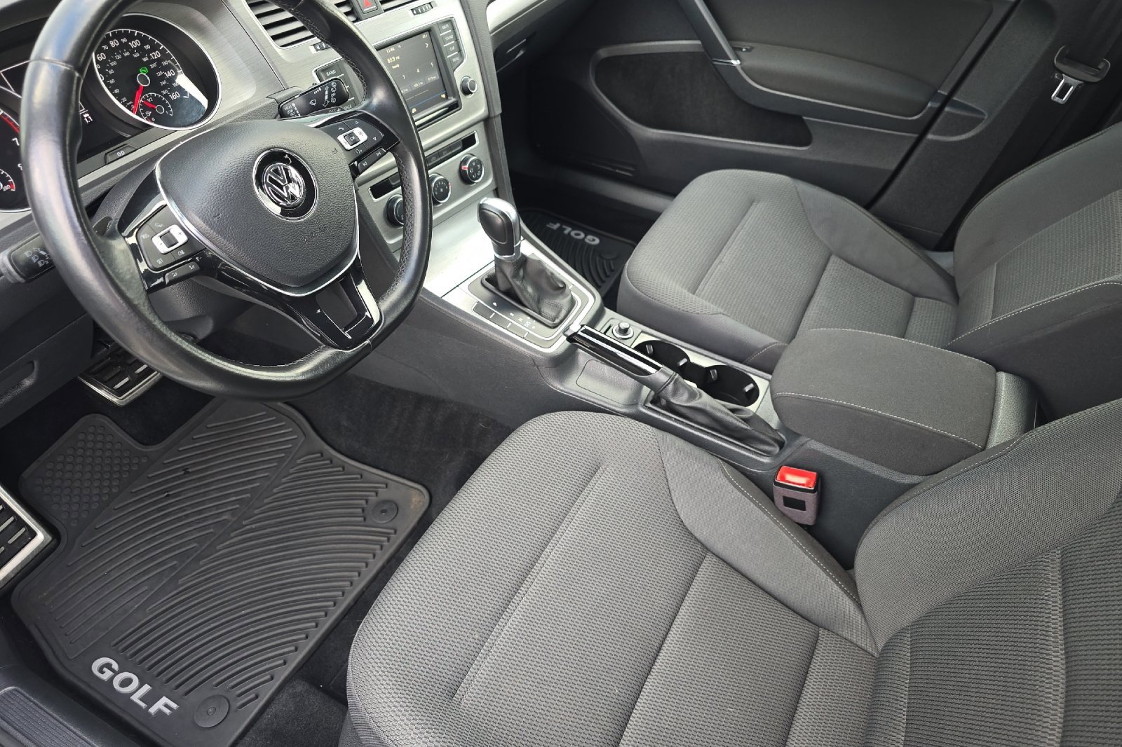 Used 2017 Volkswagen Golf S image 9