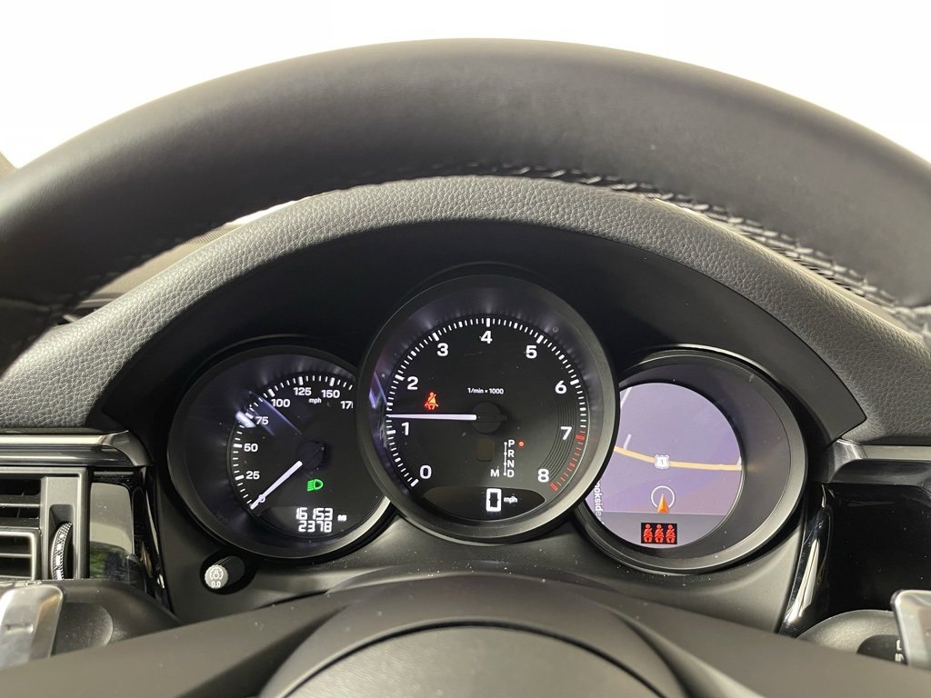 Certified 2025 Porsche Macan image 28
