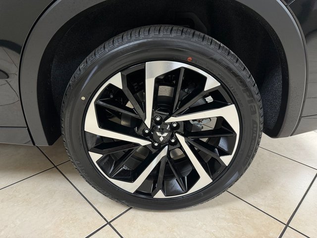 Used 2024 Mitsubishi Outlander 4WD Plug-In Hybrid image 25