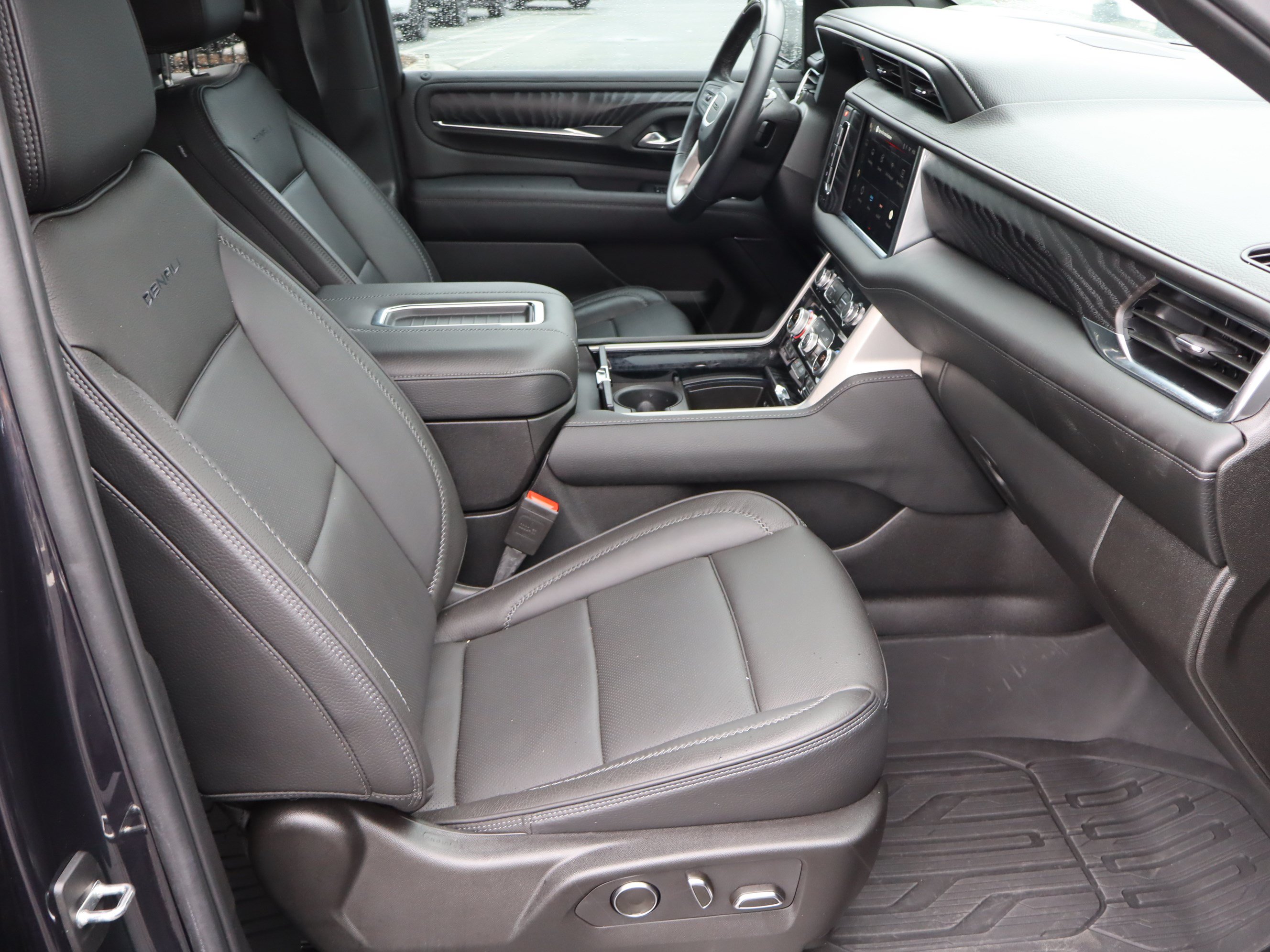 Used 2024 GMC Yukon Denali w/ Denali Reserve Package AWD/4WD image 41