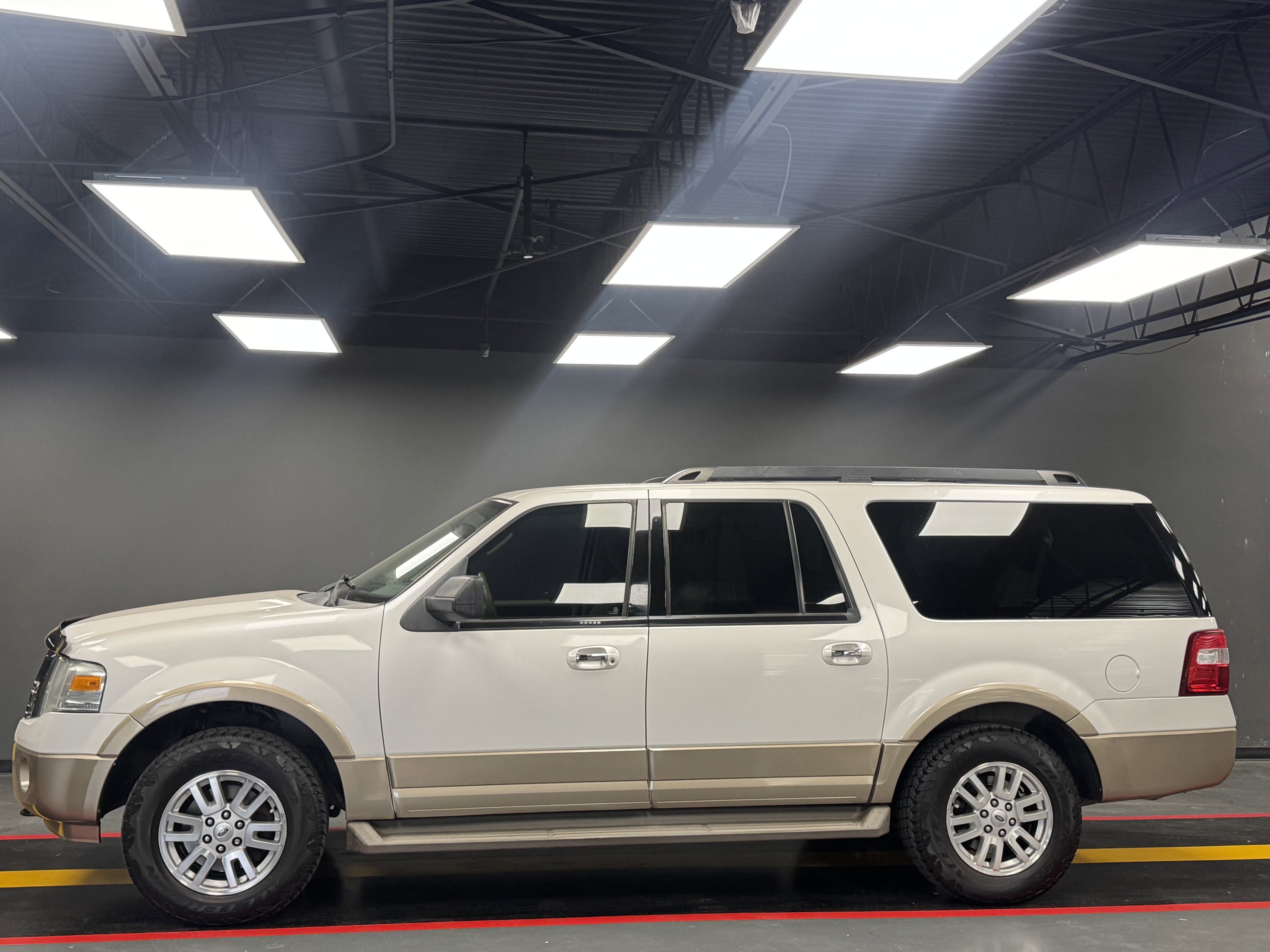 Used 2012 Ford Expedition EL XLT image 3