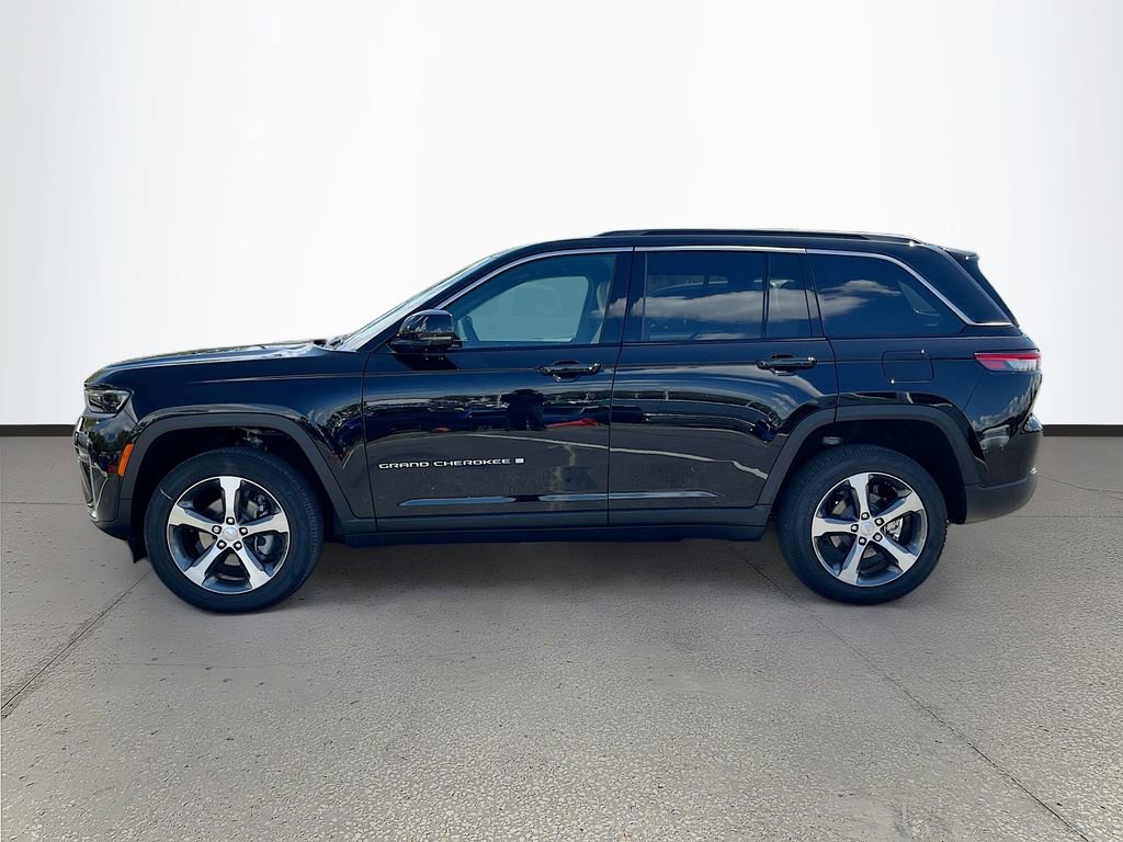 New 2026 Jeep Grand Cherokee Limited w/ Trailer Tow Package RWD image 4