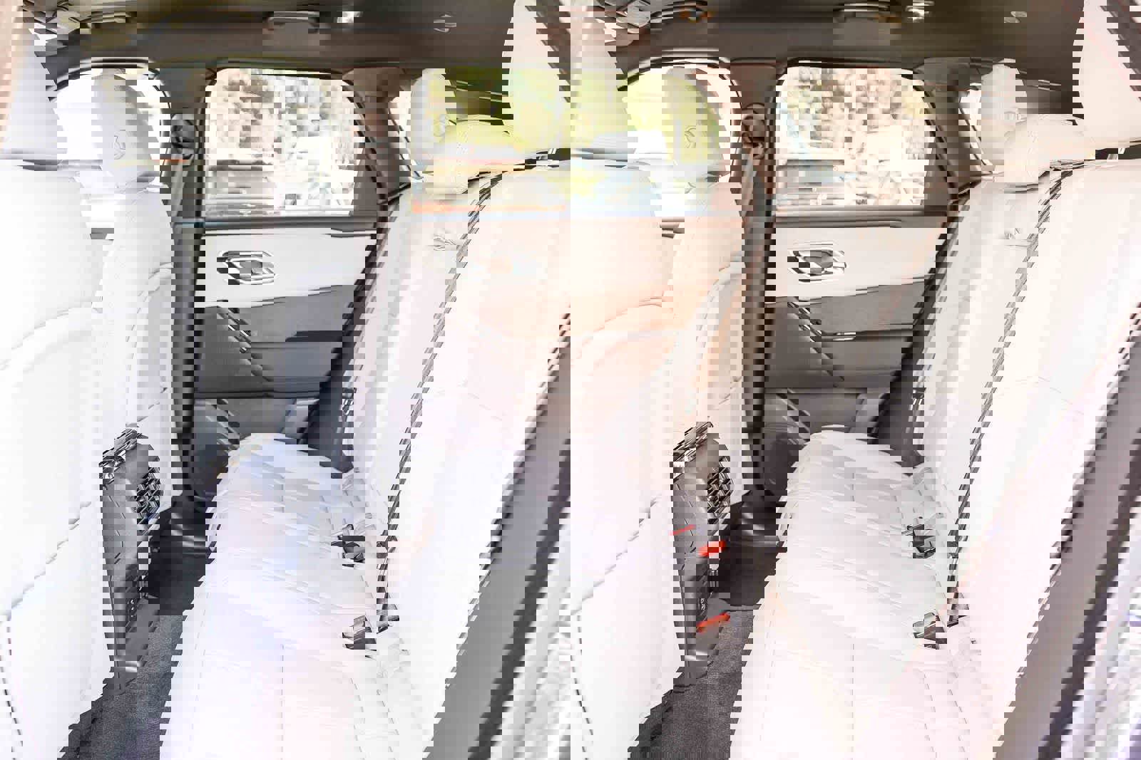 New 2026 Land Rover Range Rover Velar Dynamic SE image 16