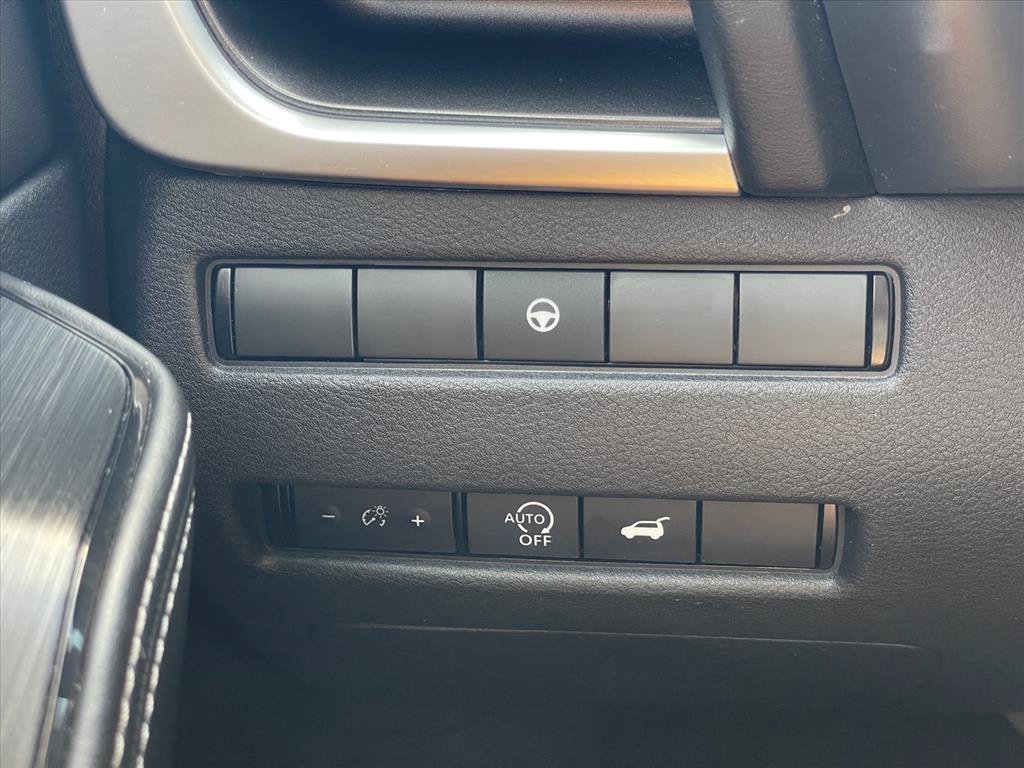 Used 2024 Nissan Rogue SV AWD/4WD image 17