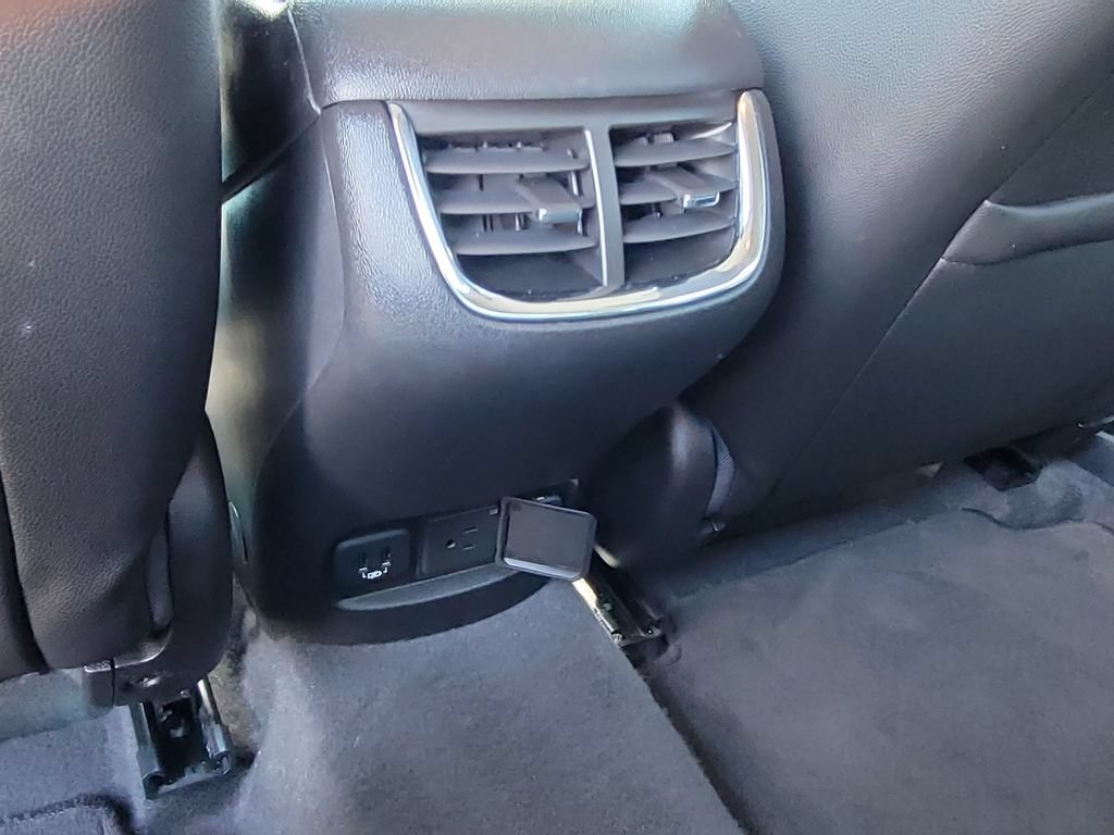 Used 2018 Chevrolet Malibu LT w/ Leather Package FWD image 20