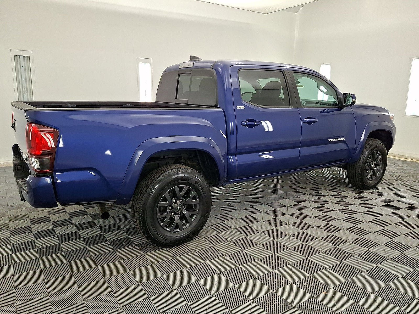 Certified 2023 Toyota Tacoma SR5 w/ Technology Package AWD/4WD image 17