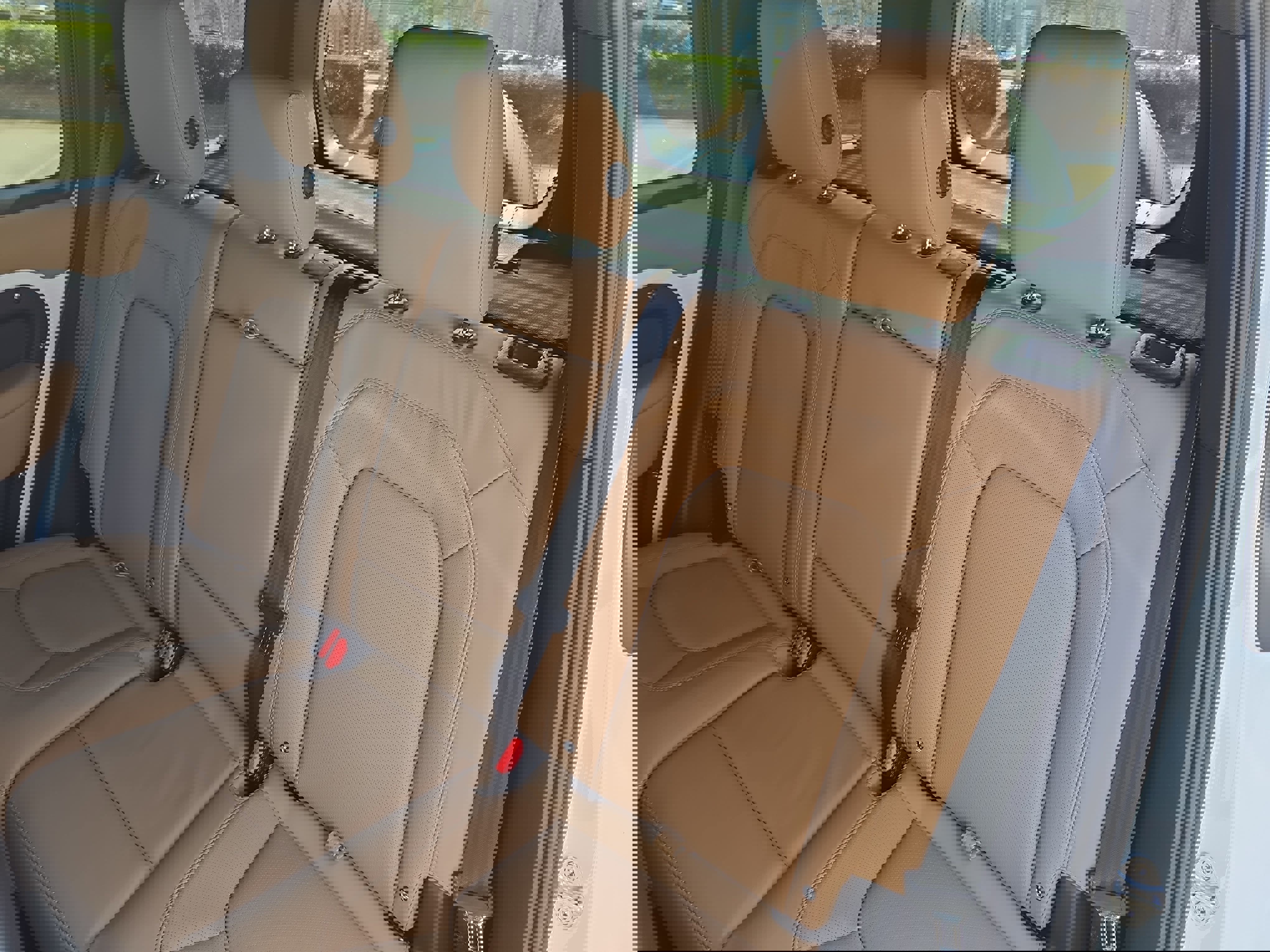 New 2026 Land Rover Defender 110 X-Dynamic SE image 13