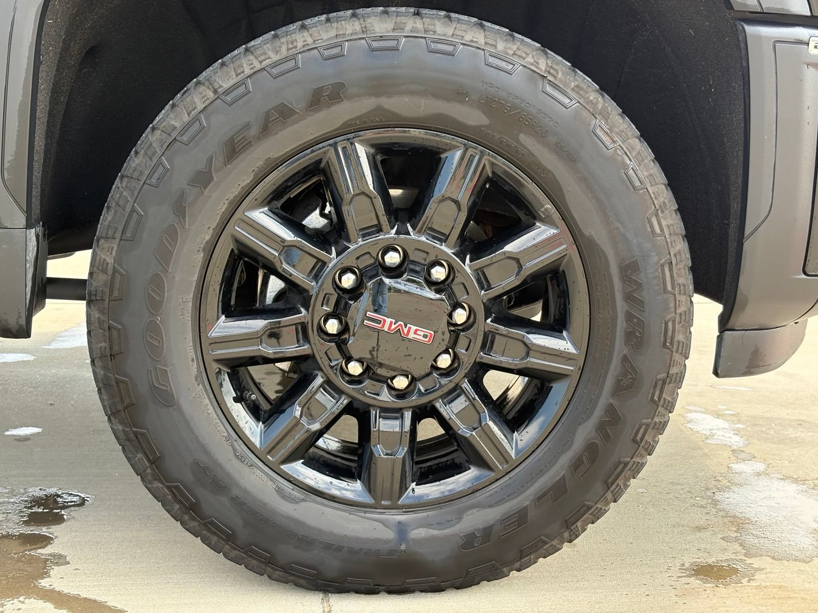 Used 2025 GMC Sierra 2500 AT4 w/ AT4 Premium Plus Package AWD/4WD image 10