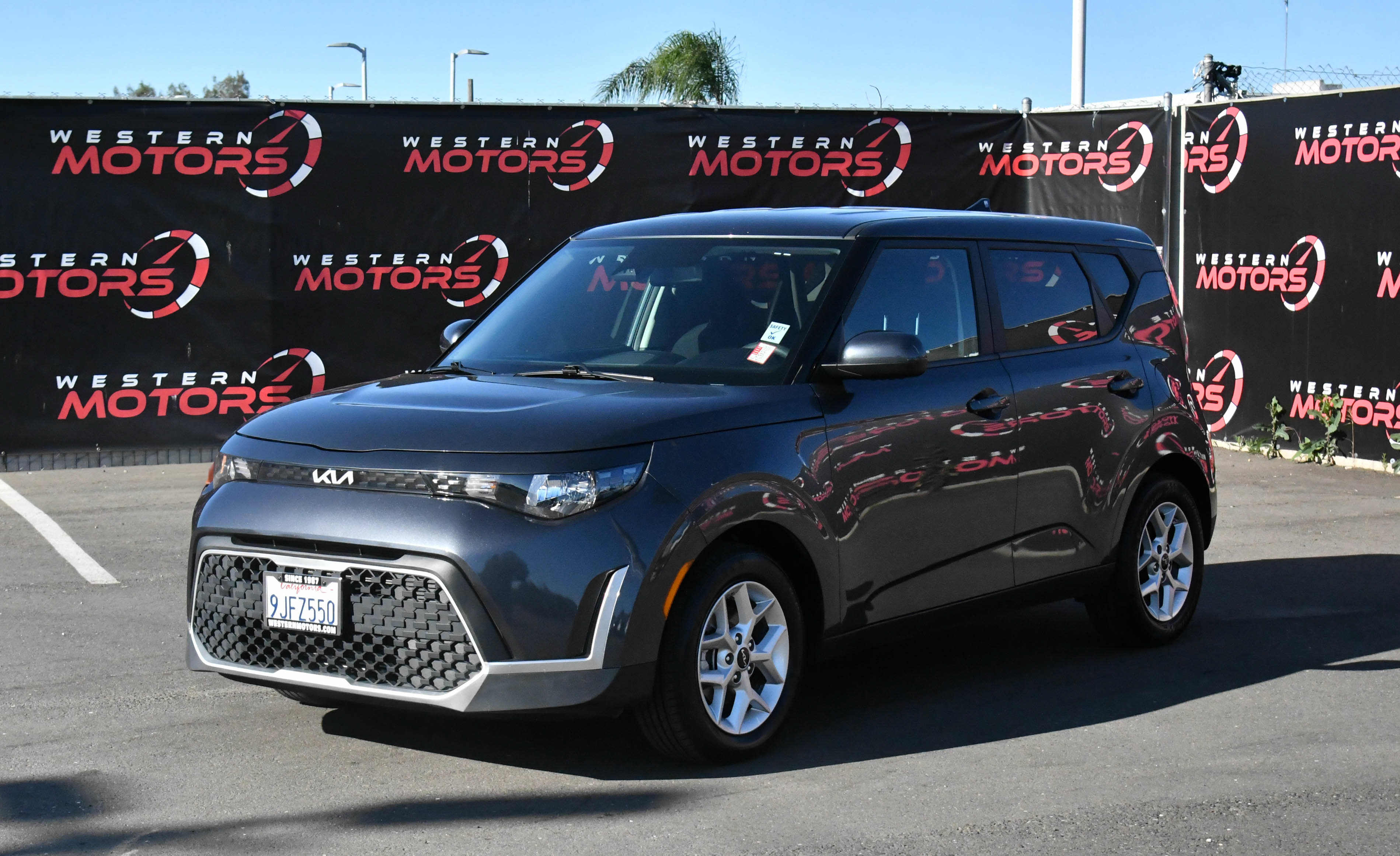 Used 2024 Kia Soul LX w/ Option Group 015 FWD image 3