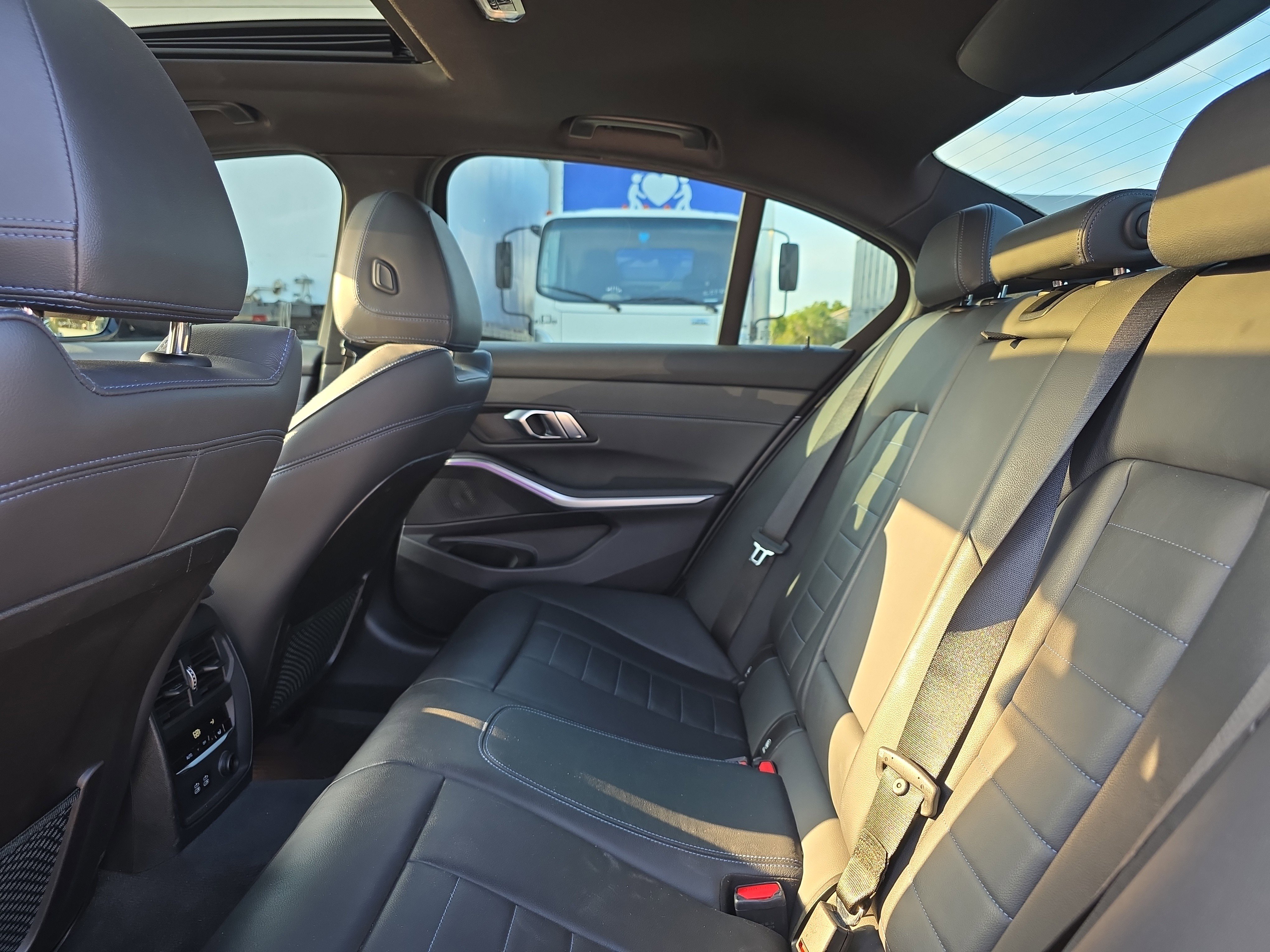 Used 2020 BMW 330i Sedan w/ M Sport Package RWD image 15