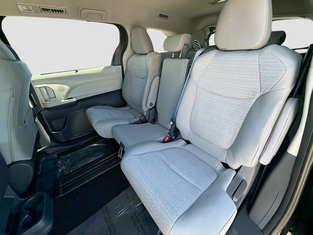 Used 2021 Toyota Sienna LE image 20