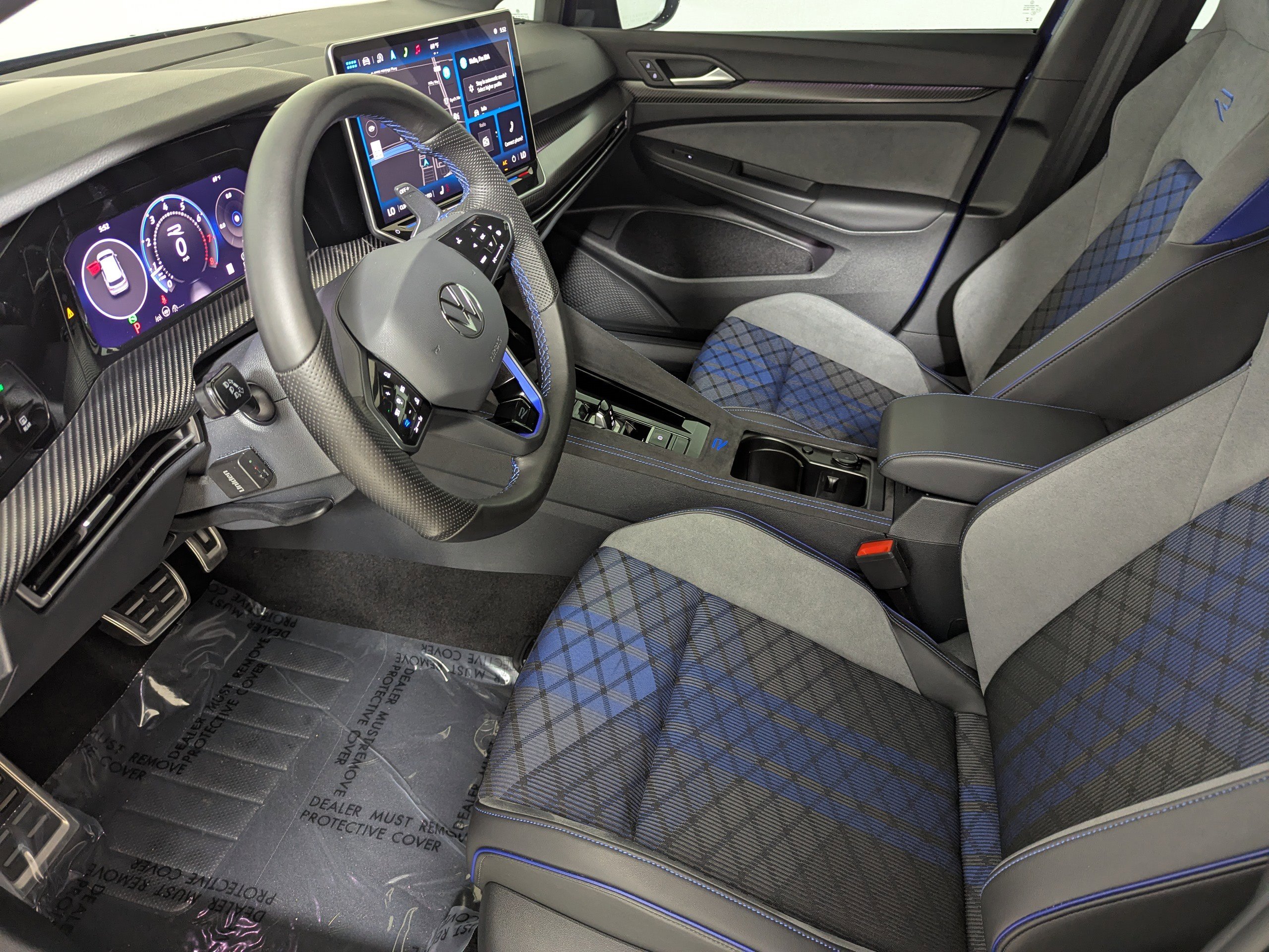 Used 2025 Volkswagen Golf R Black Edition image 28