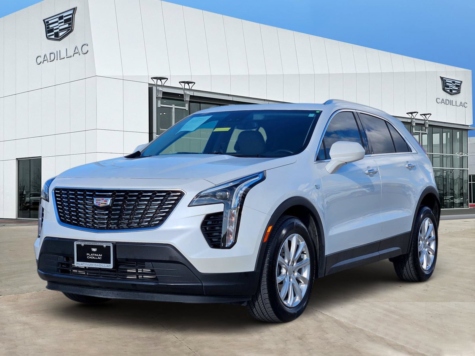 Certified 2023 Cadillac XT4 Luxury w/ Cold Weather Package FWD image 2