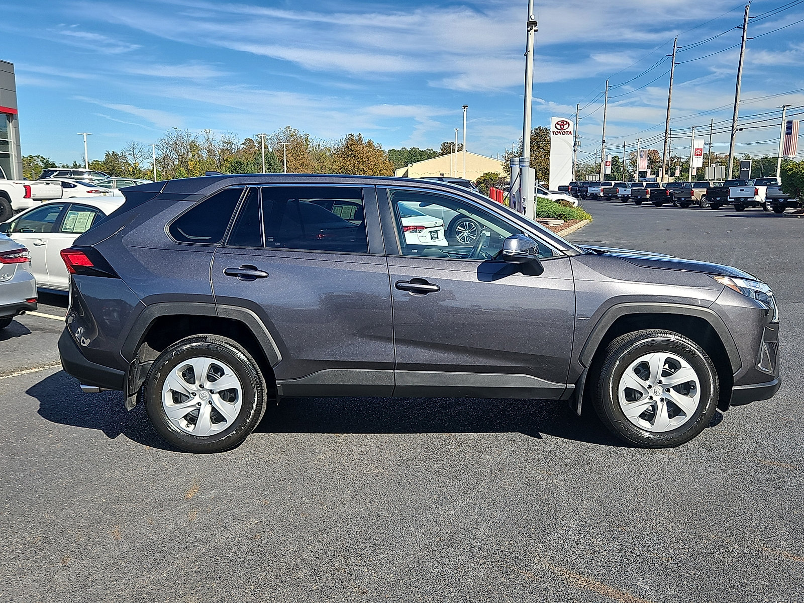 Used 2024 Toyota RAV4 LE AWD/4WD image 7